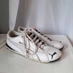 Women's puma running shoes